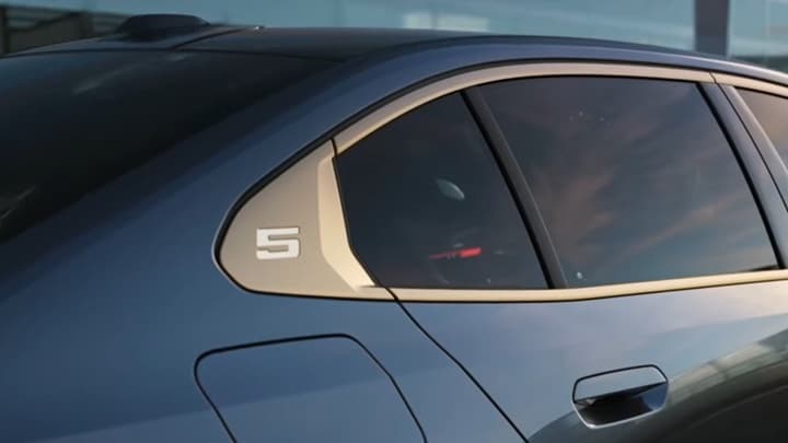 5 Series Image 16