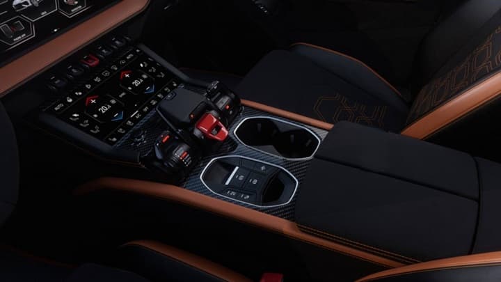 Urus SE Image 12
