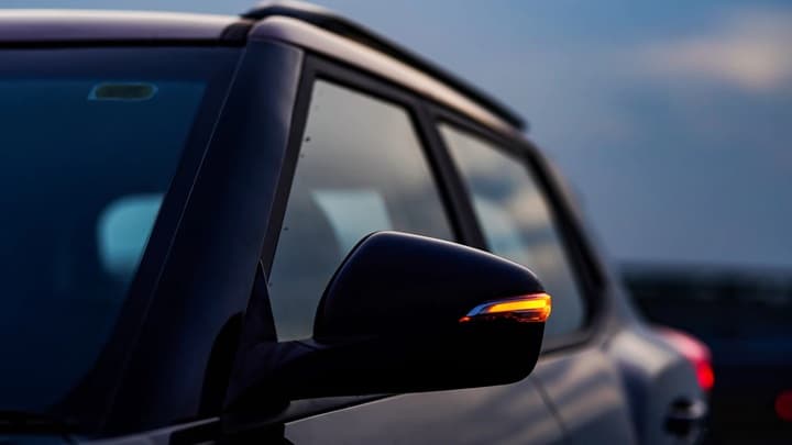 XUV400 Image 11