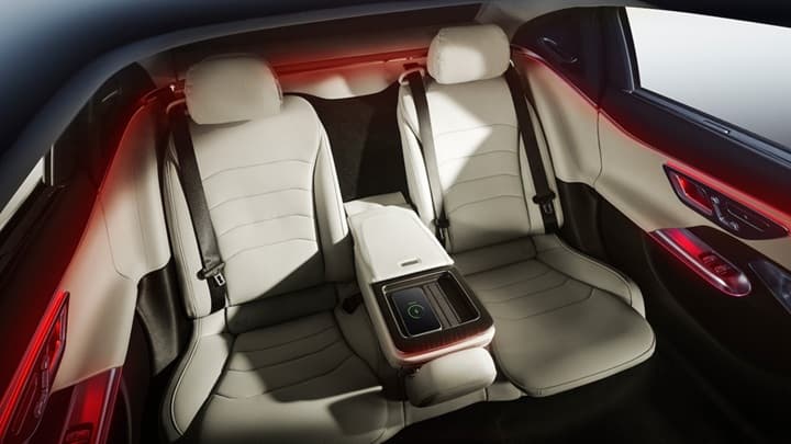 E-Class Image 14