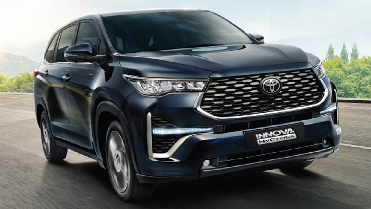 Innova Hycross Image 1