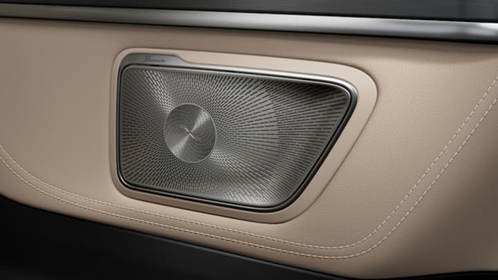V Class Extra LWB Image 17